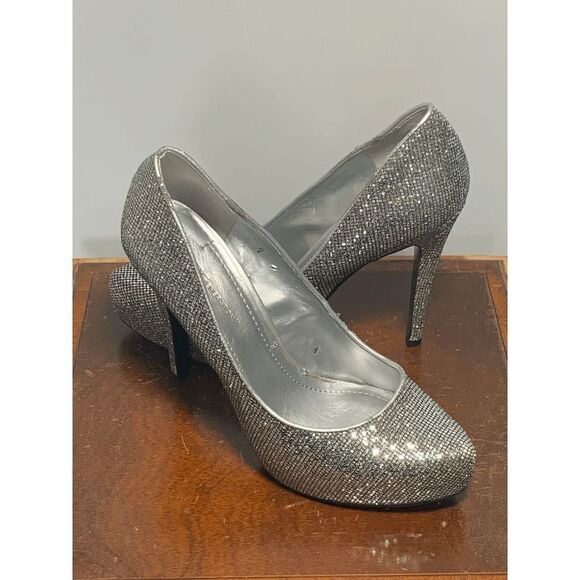BCBGeneration Womens Heels Pumps Glittery Silver Close Toe Shoes Size 7.5 - Picture 1 of 10